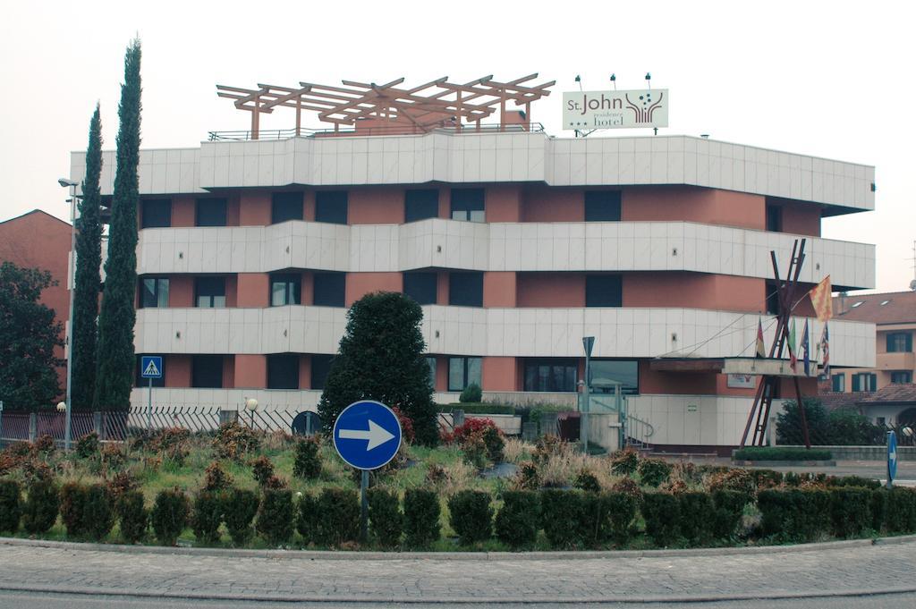 Hotel St John Дезіо Екстер'єр фото