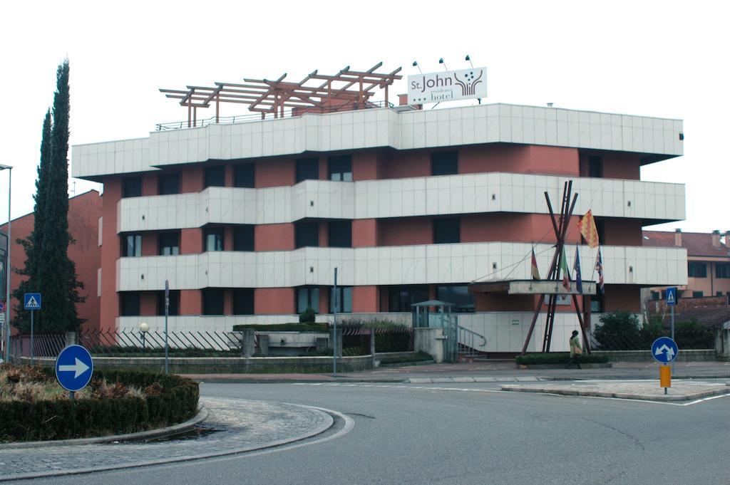 Hotel St John Дезіо Екстер'єр фото